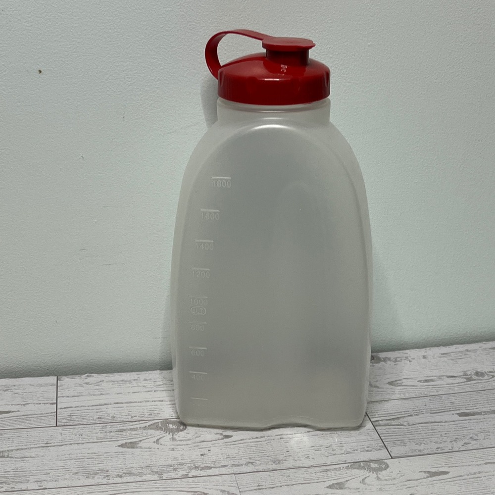 Rubbermaid 2 Quart Plastic Juice Pitcher Red Lid 64oz Measurement Markings 1098